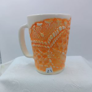 Mug orange avec dentelle raffinée